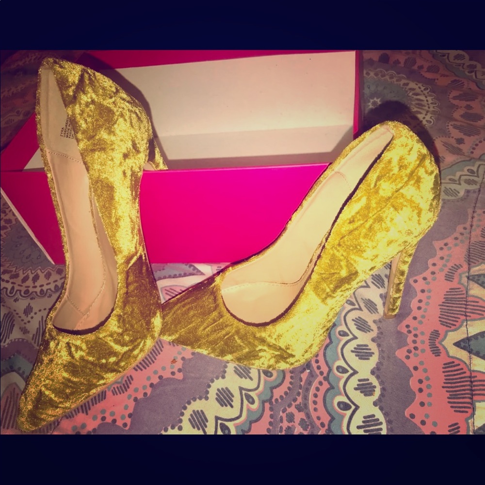 Suede yellow shoes